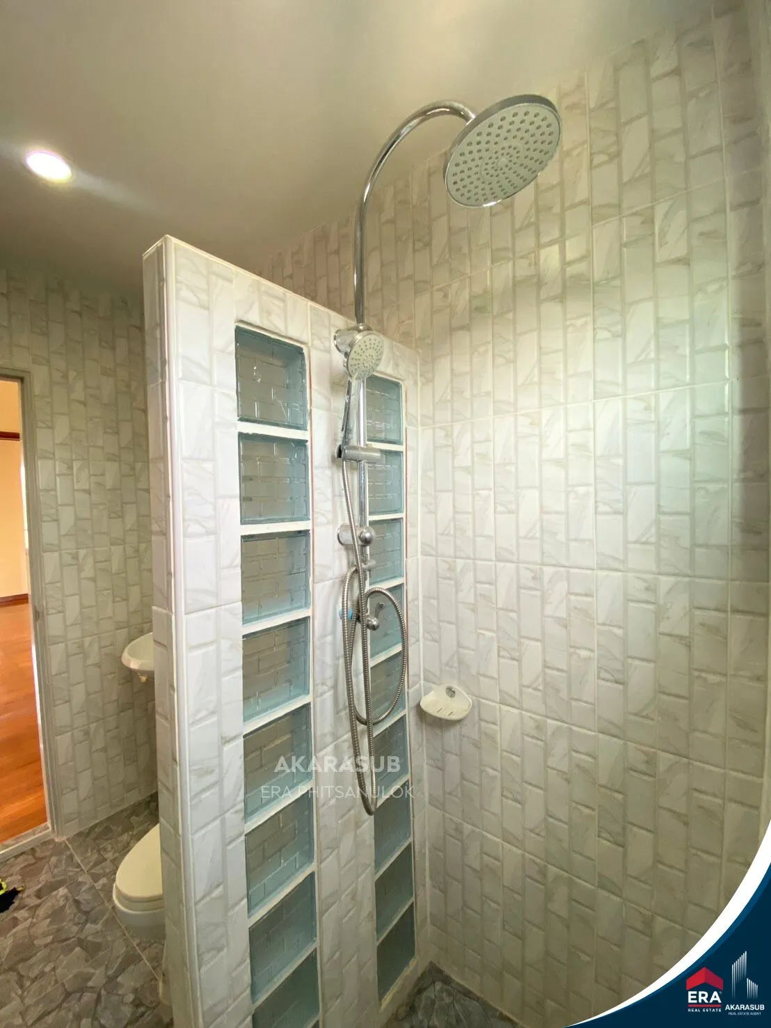 บ้านเดี่ยวสร้างใหม่ ยกพื้นสูง ภายในบ้านตกแต่งด้วยไม้สัก ครัวไม้สัก รูปที่ 3