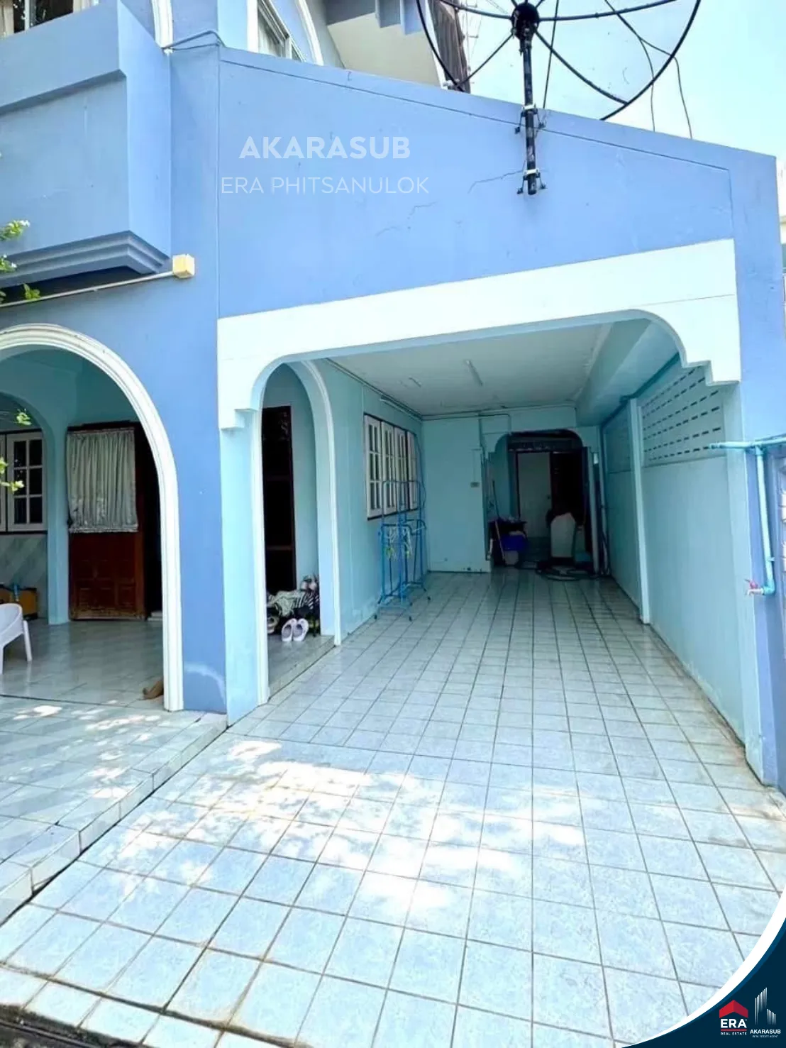 บ้านในเมือง พื้นที่ใหญ่ เดินทางสะดวก ใกล้ถนนหลัก รูปที่ 2