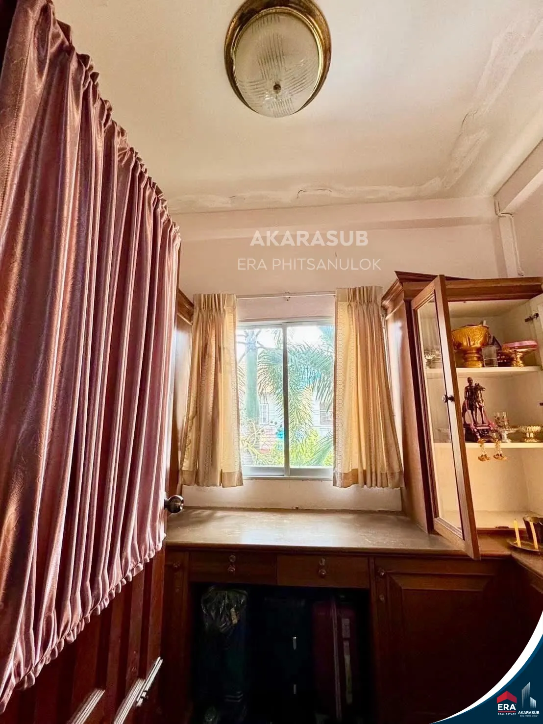 บ้านในเมือง พื้นที่ใหญ่ เดินทางสะดวก ใกล้ถนนหลัก รูปที่ 3