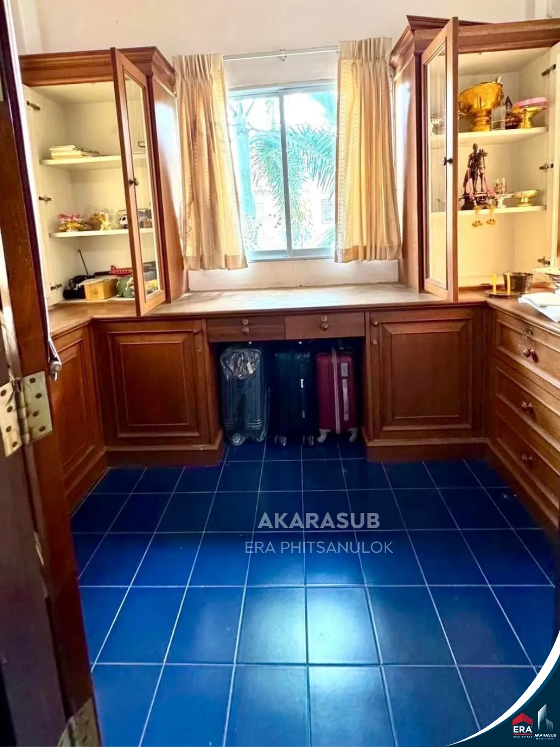 บ้านในเมือง พื้นที่ใหญ่ เดินทางสะดวก ใกล้ถนนหลัก รูปที่ 8