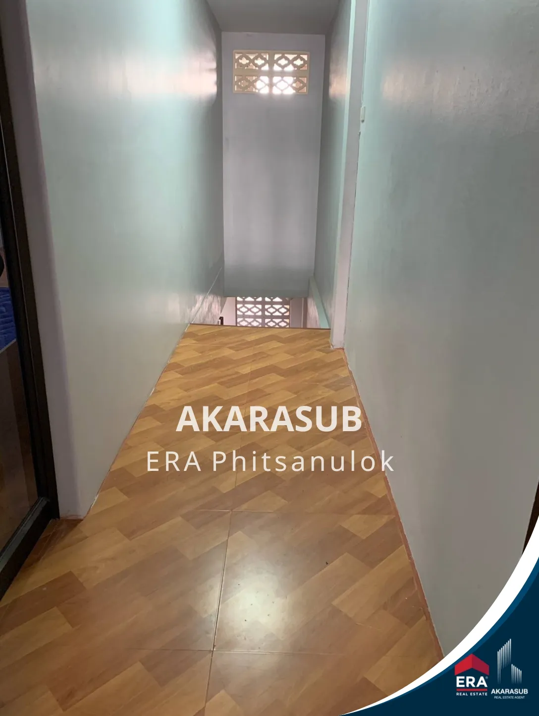 ทาวน์เฮาส์ 2 ชั้น ต่อเติมชั้น 2 สามารถเพิ่มเป็นห้องพักได้อีก 1 ห้อง อยู่ห่างจากถนน1604 300ม. อยู่ใกล้สถานที่สำคัญหลายเเห่ง รูปที่ 2