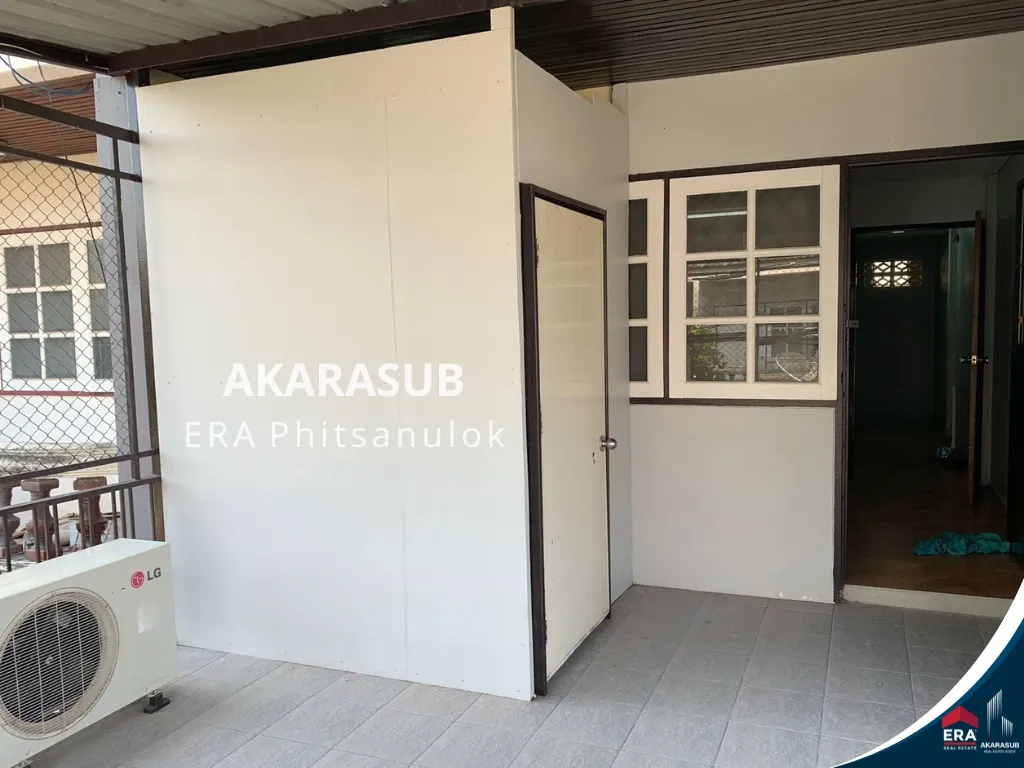 ทาวน์เฮาส์ 2 ชั้น ต่อเติมชั้น 2 สามารถเพิ่มเป็นห้องพักได้อีก 1 ห้อง อยู่ห่างจากถนน1604 300ม. อยู่ใกล้สถานที่สำคัญหลายเเห่ง รูปที่ 11