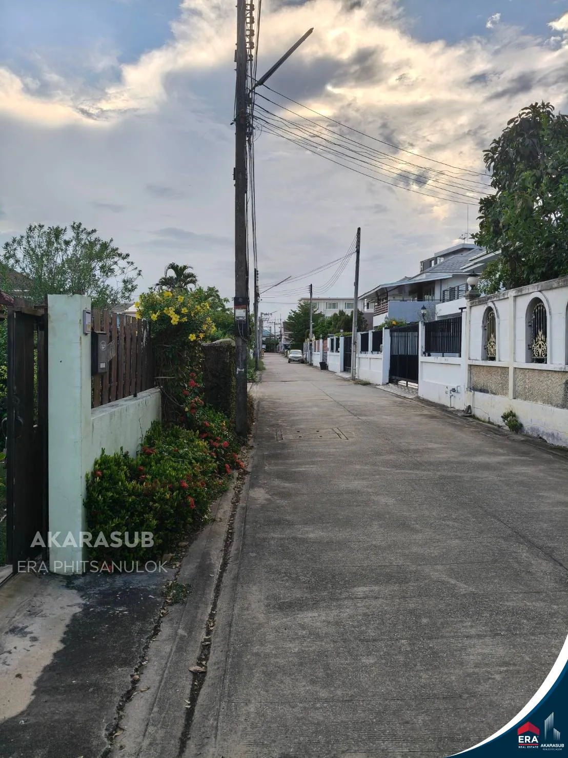 บ้านพร้อมที่ดินผืนใหญ่ ใกล้สี่แยกวุ่นวาย ทำเลเมือง บรรยากาศส่วนตัว รูปที่ 4