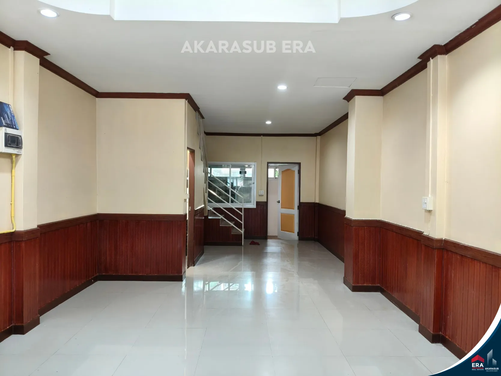 ทาวน์เฮ้าส์ 2 ชั้นรีโนเวตใหม่ พร้อมเข้าอยู่ ทำเลหัวรอ รูปที่ 3