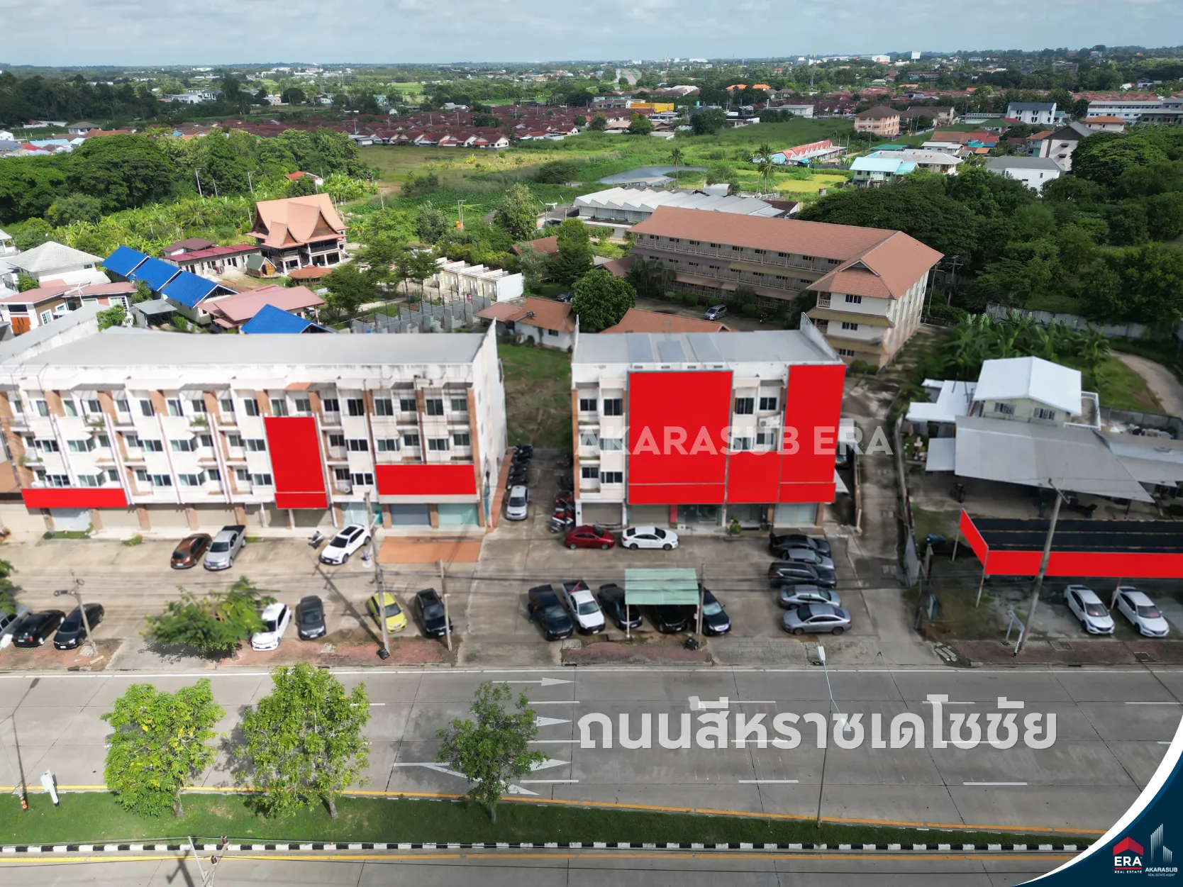 ขายสิ่งปลูกสร้างพร้อมที่ดิน ทำเลดี มีห้องอเนกประสงค์มากมาย อยู่ใกล้ถนนหลักที่รถผ่านตลอดทั้งวัน รูปที่ 2